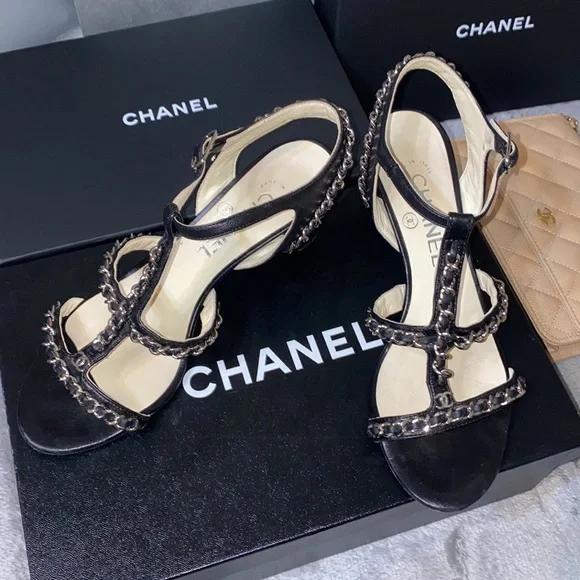 CHANEL CLASSIC CHAIN HEELS - Picture 3 of 16